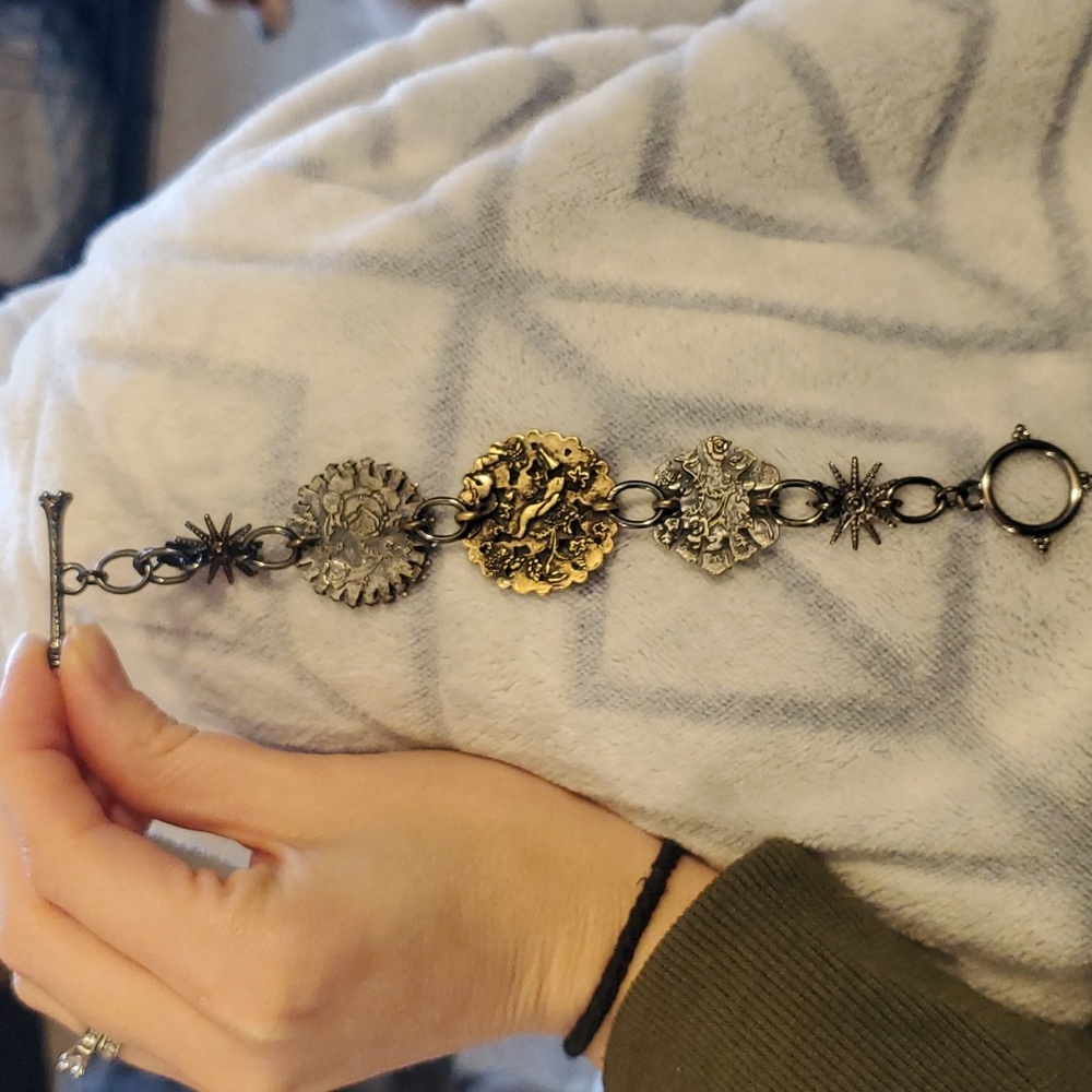 Lucky Brand metal toggle antiqued bracelet, shiney gems, purple,blue, blck&white - Picture 5 of 11